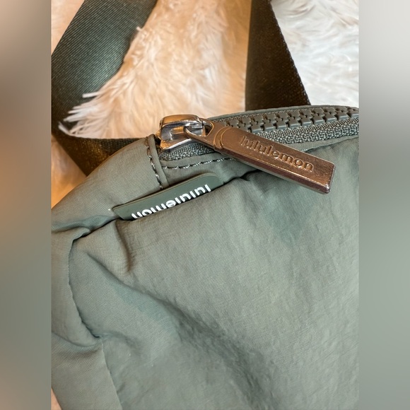 Lululemon Dark Green With Gold Hardware Belt Bag - Picture 2 of 4